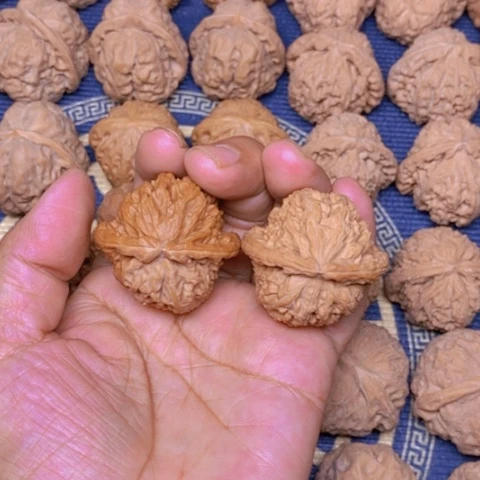 【闪购商品】吊坠文玩核桃反油角白41