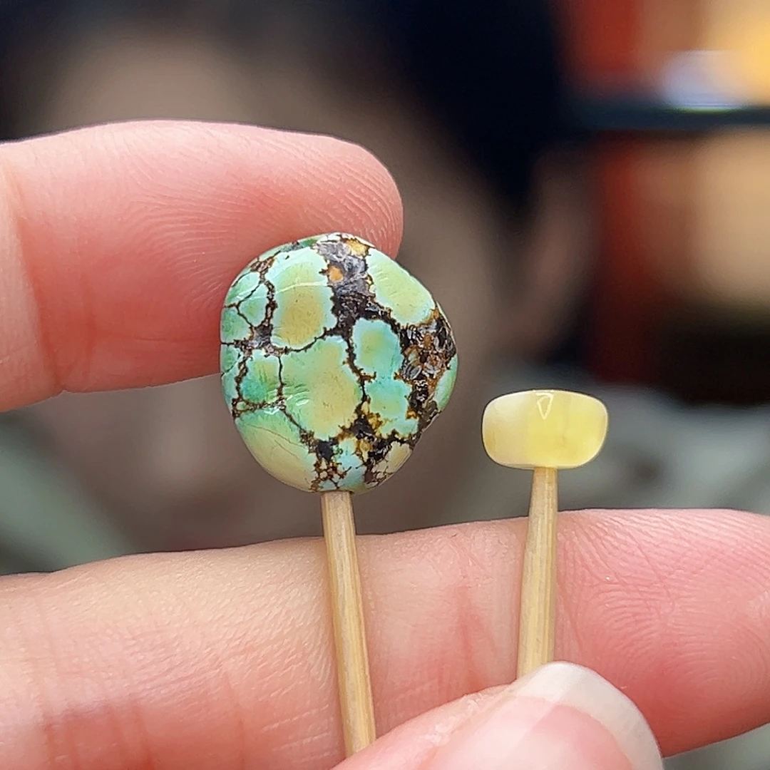 蜜蜡未镶嵌珠宝奇石