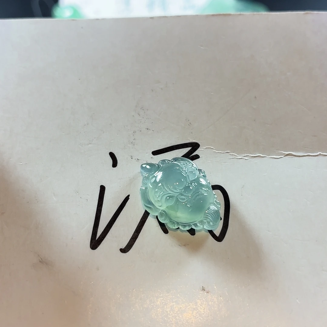郁***娘翡翠未镶嵌颈饰翡翠
