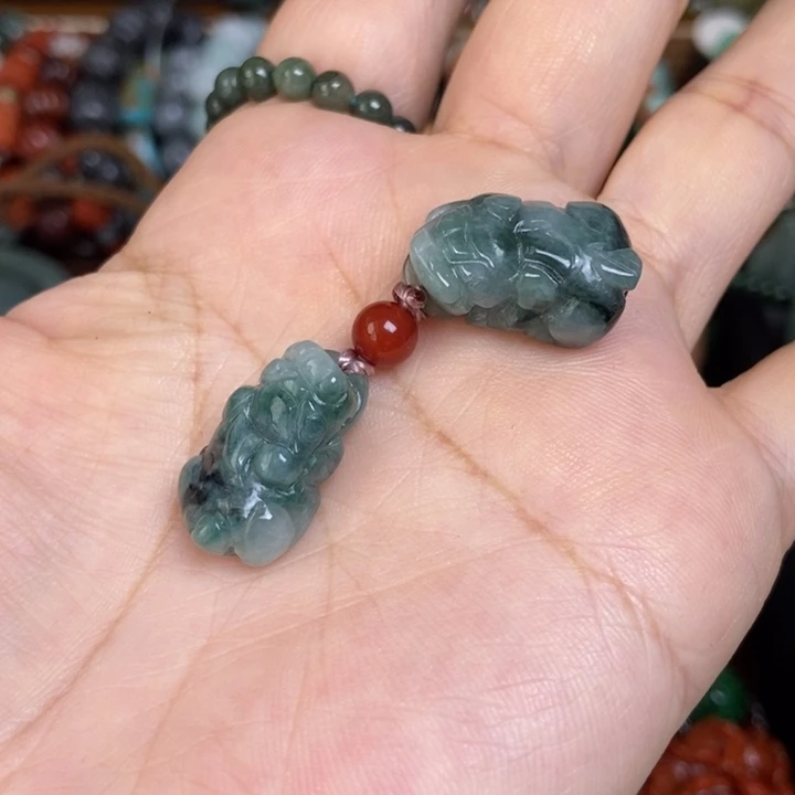 翡翠散珠貔貅一对手牌孔小
