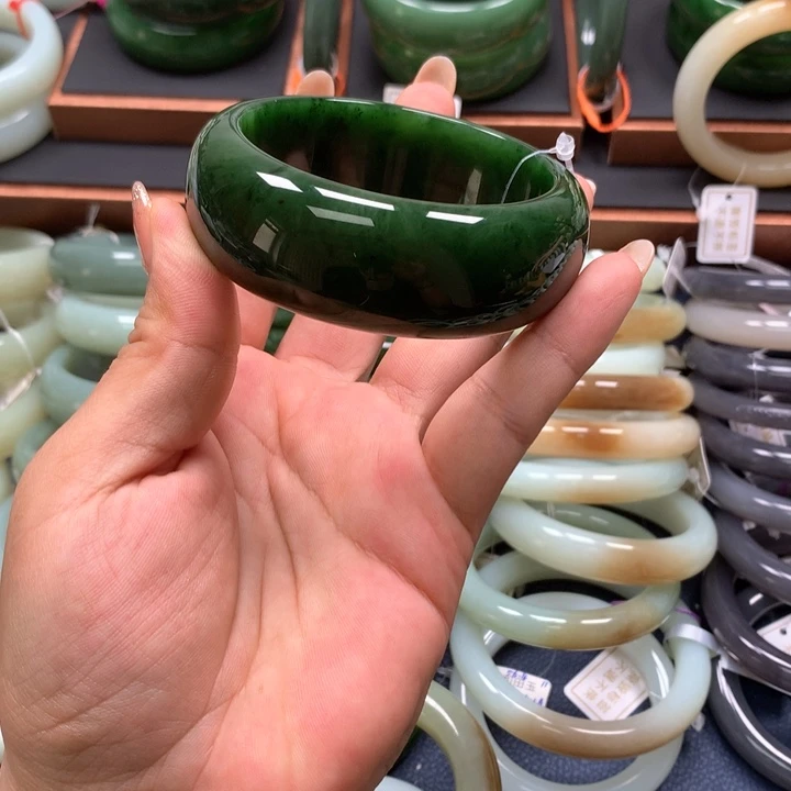 【闪购商品】未镶嵌手镯和田玉（碧玉）
