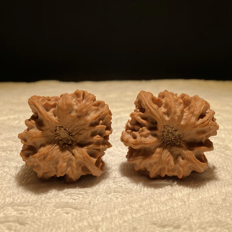 文玩核桃 极品龙门涧，深渊巨凹，你值得拥有