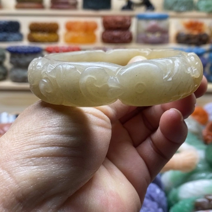 未镶嵌手镯石英质玉