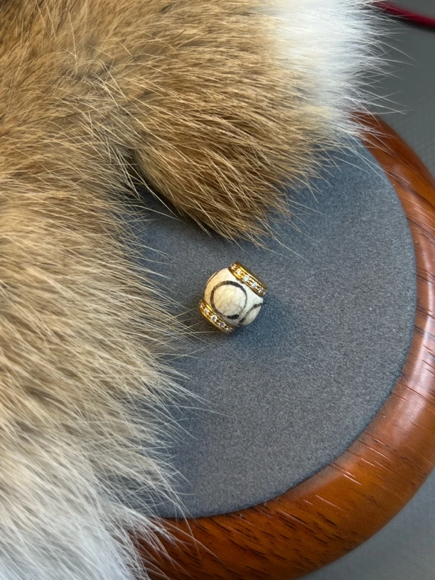 反镶蚀6眼古珠配饰 22k 9.5/10.3