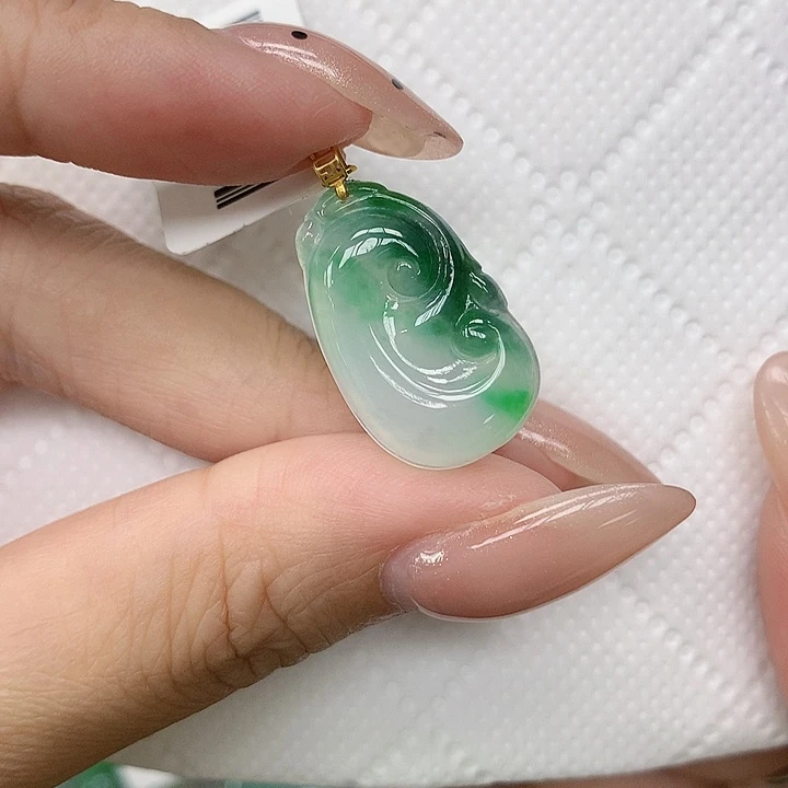 颈饰18K金镶嵌翡翠