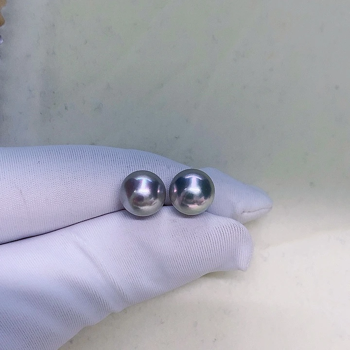 18K金镶嵌耳钉8.5-9海水珍珠密***张
