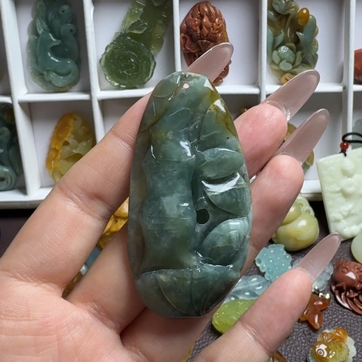 蛇纹石玉未镶嵌吊坠