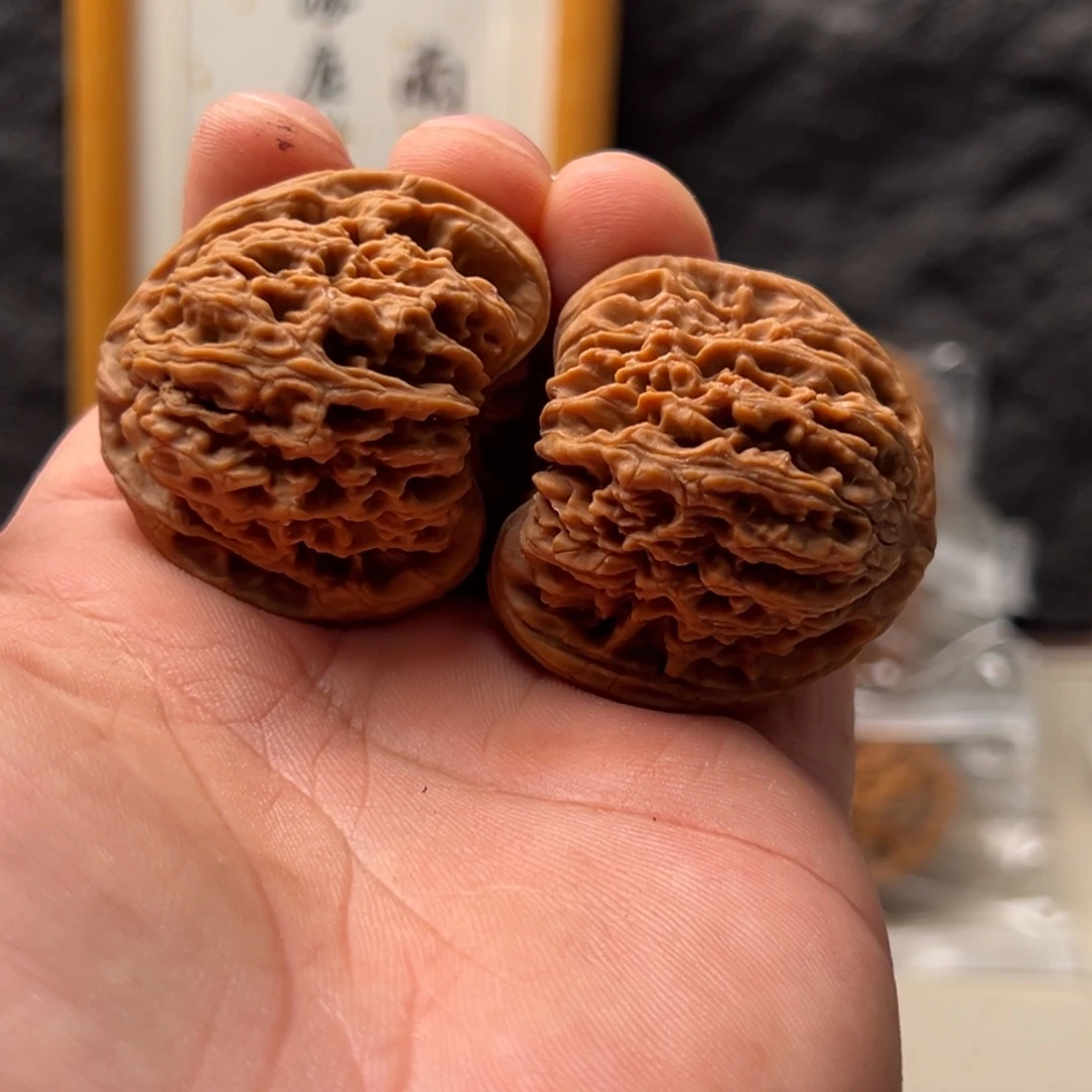 H***H把件文玩核桃南疆42黄点