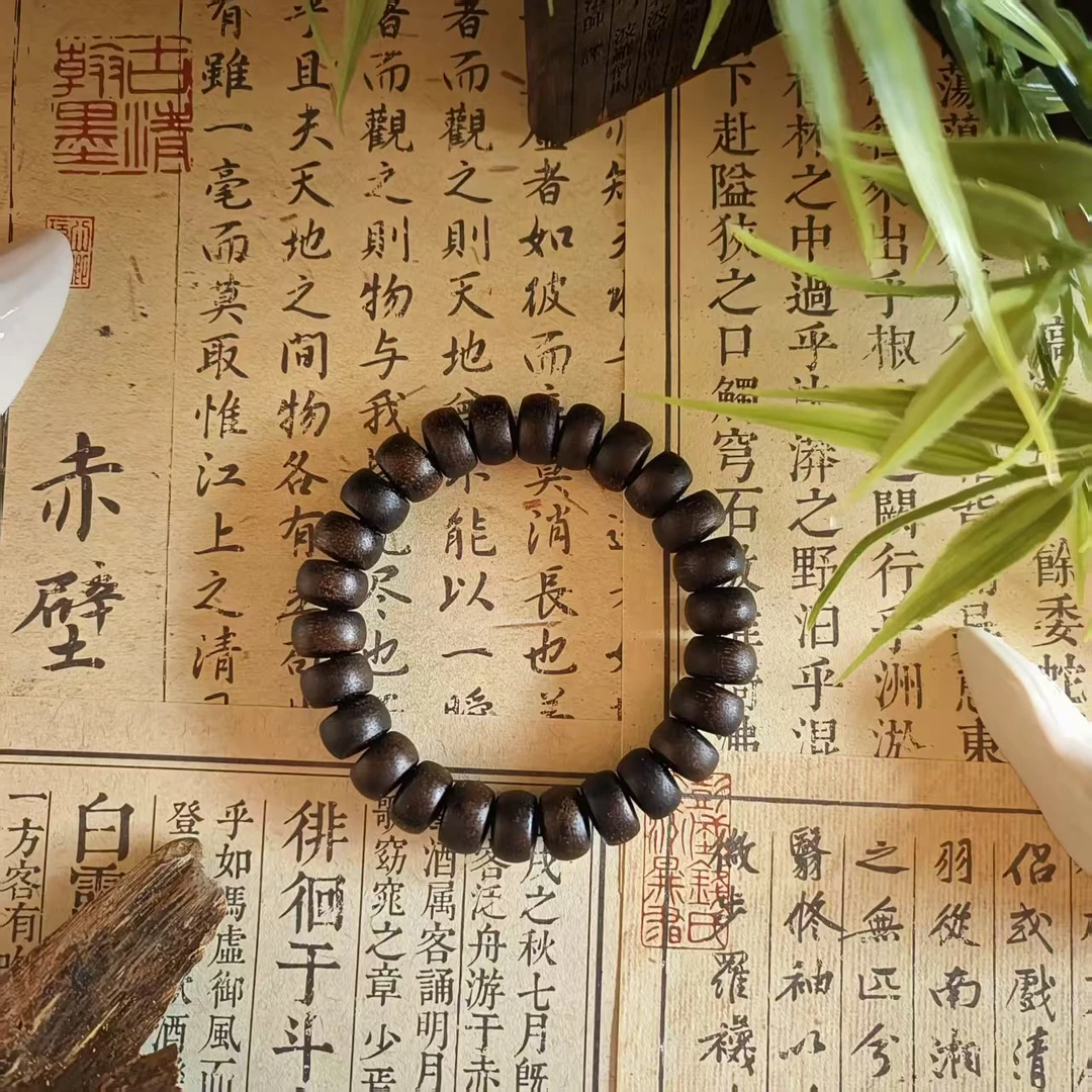 (依一)海南黎母山白棋 沉香手串-M088514（多样性发货）