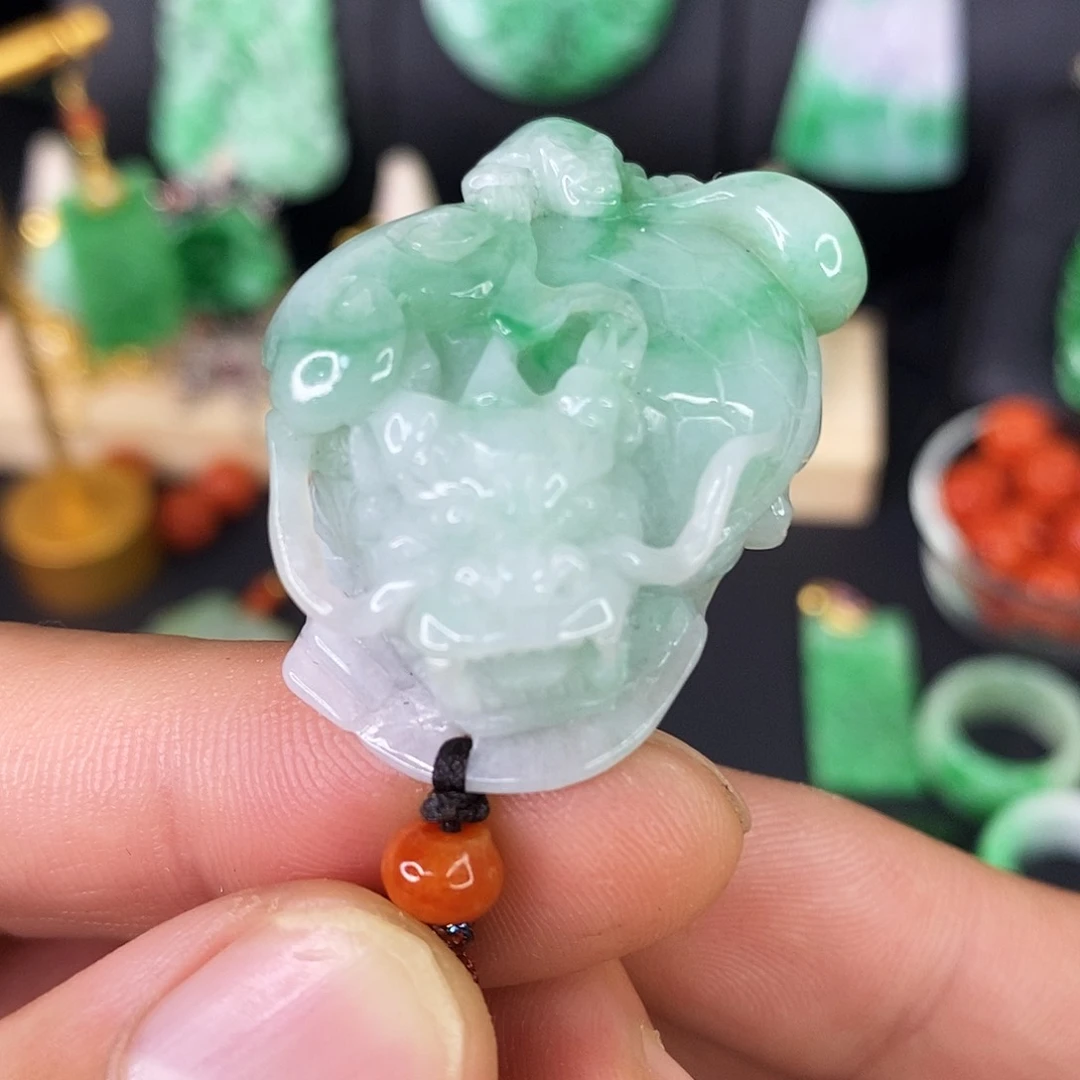 颈饰未镶嵌翡翠吊坠