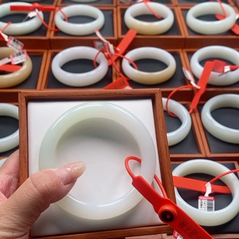 【闪购商品】未镶嵌手镯和田玉