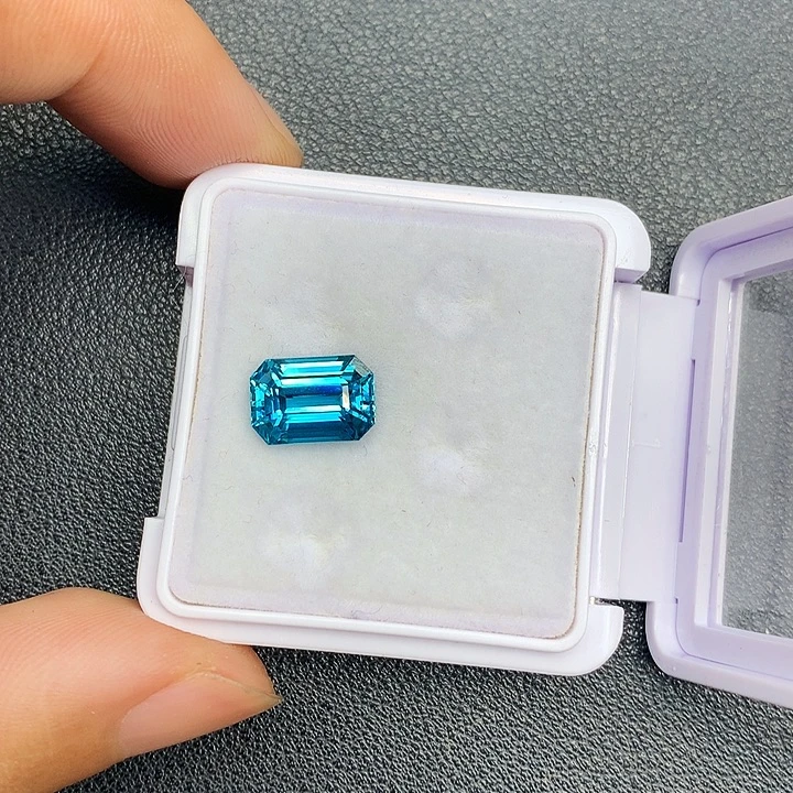 天然锆石未镶嵌裸石5.24克拉