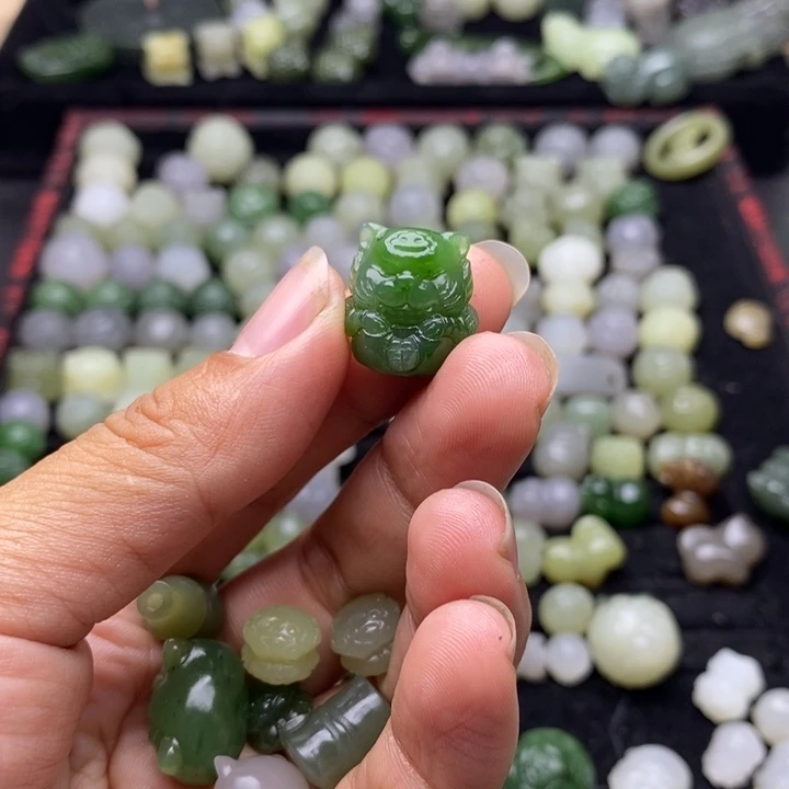 纵***下颈饰未镶嵌和田玉