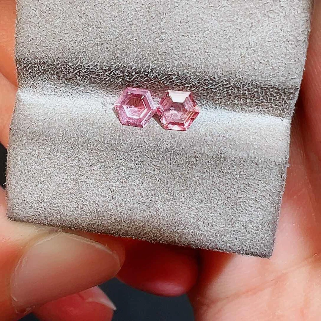 蓝宝石裸石未镶嵌未****馆0.68克拉天然无烧帕帕拉恰蓝宝