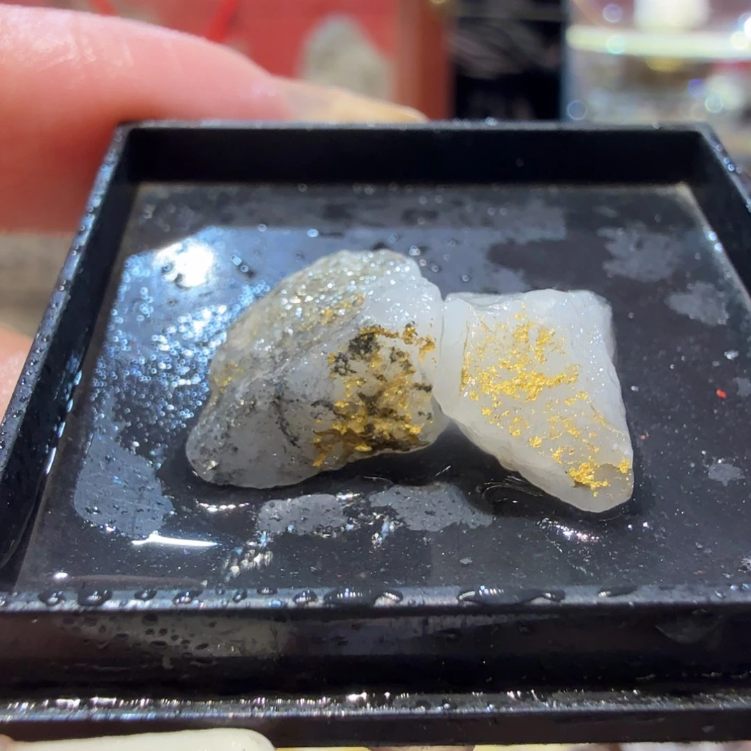 宽2.4g左右聚金阁天然明金矿标