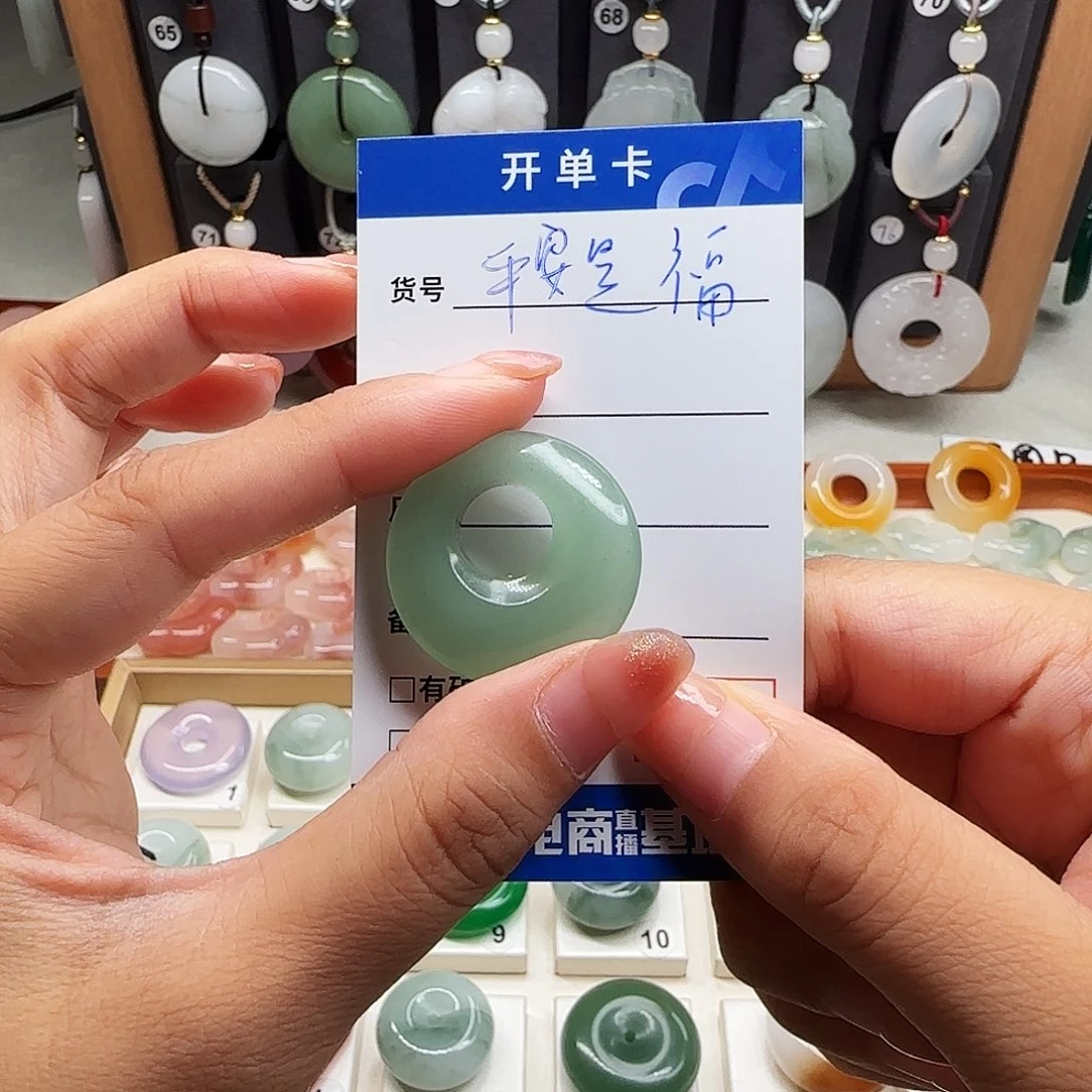 石英质玉未镶嵌颈饰