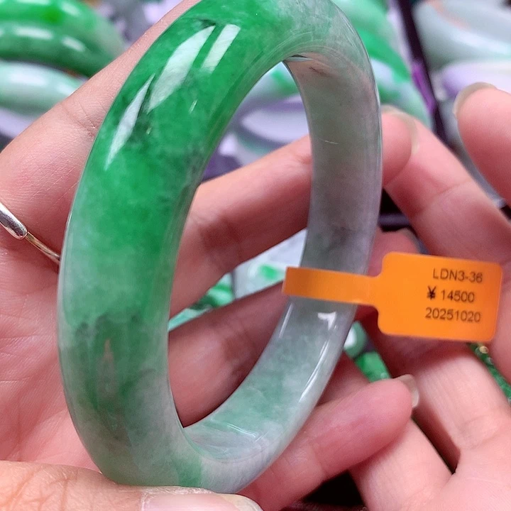 翡翠未镶嵌手镯翡翠