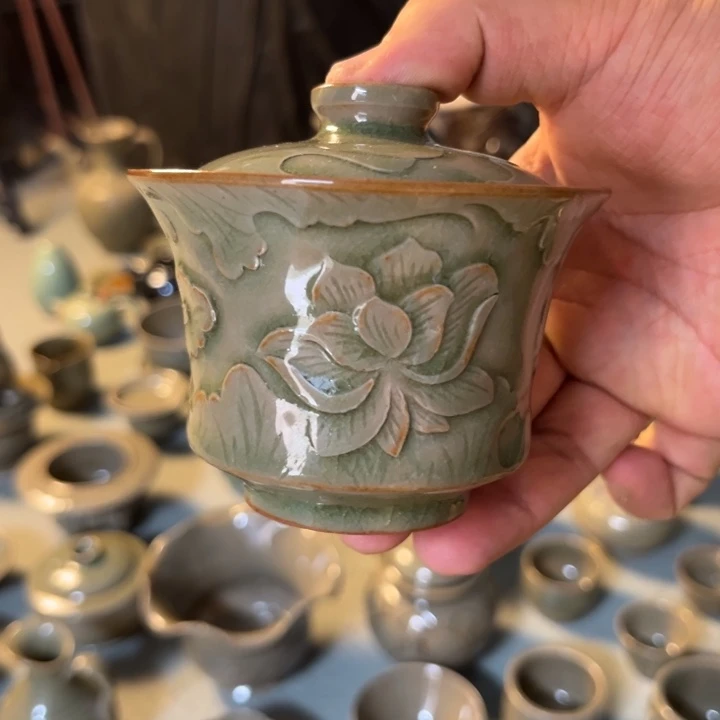 壶青瓷煤烧莲纹马蹄盖碗