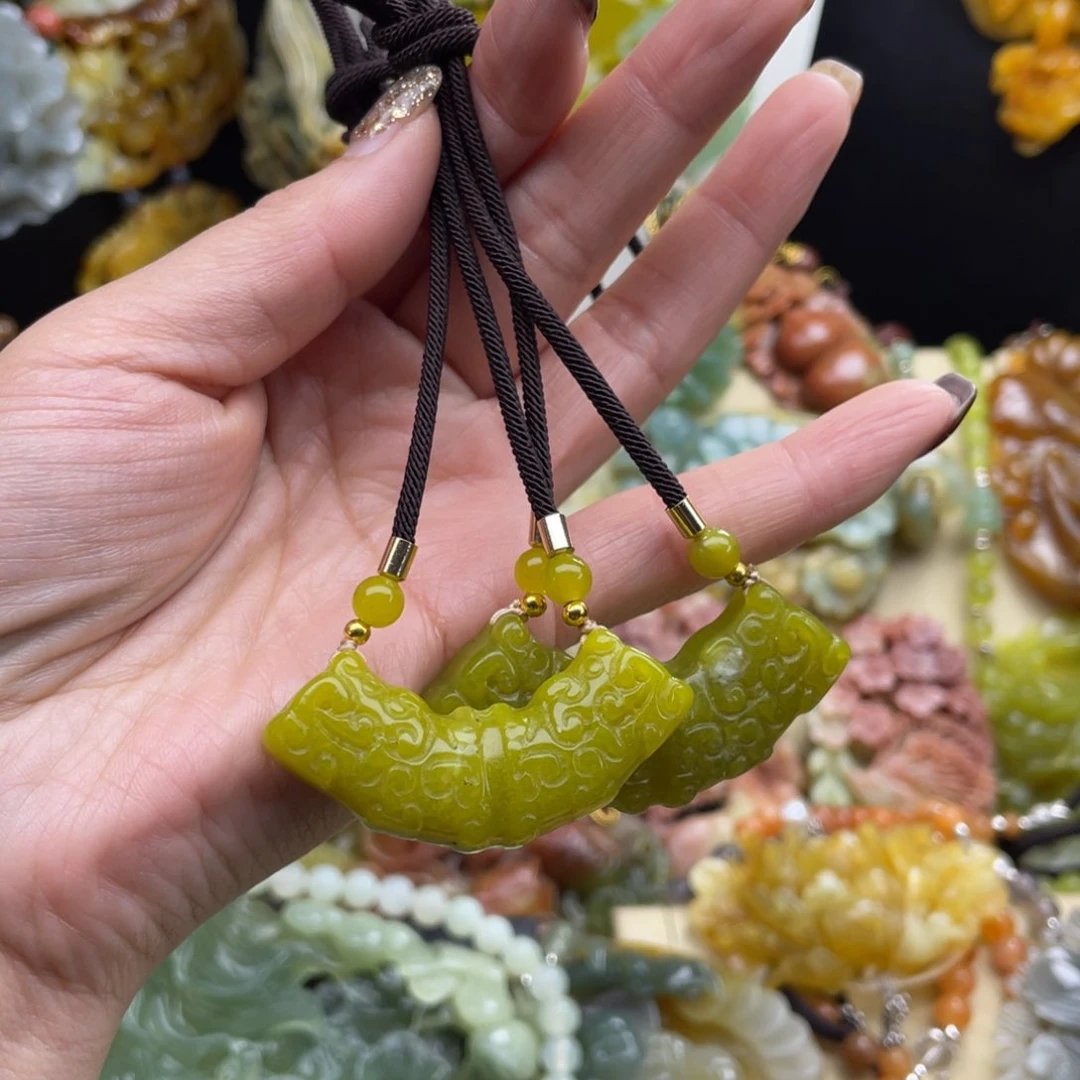 未镶嵌蛇纹石玉颈饰
