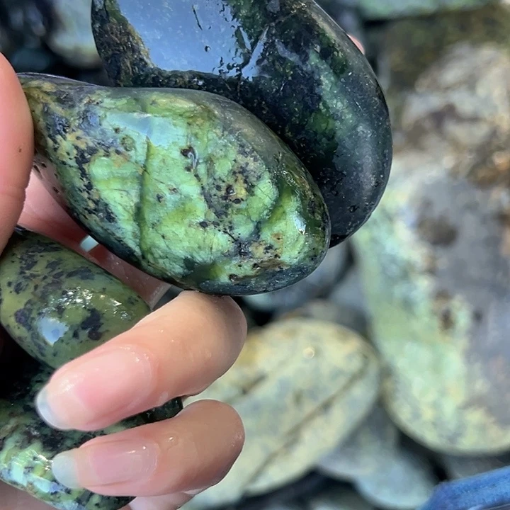 用***3蛇纹石玉未镶嵌西藏藏玉药王石