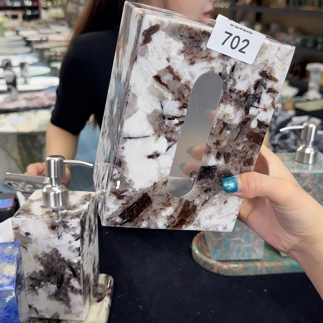702千山暮雪小纸巾盒