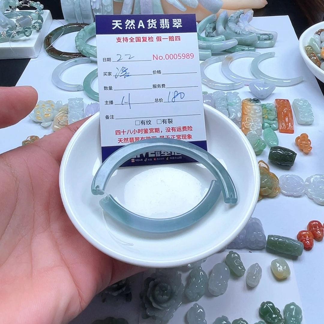 项圈未镶嵌翡翠溶**.