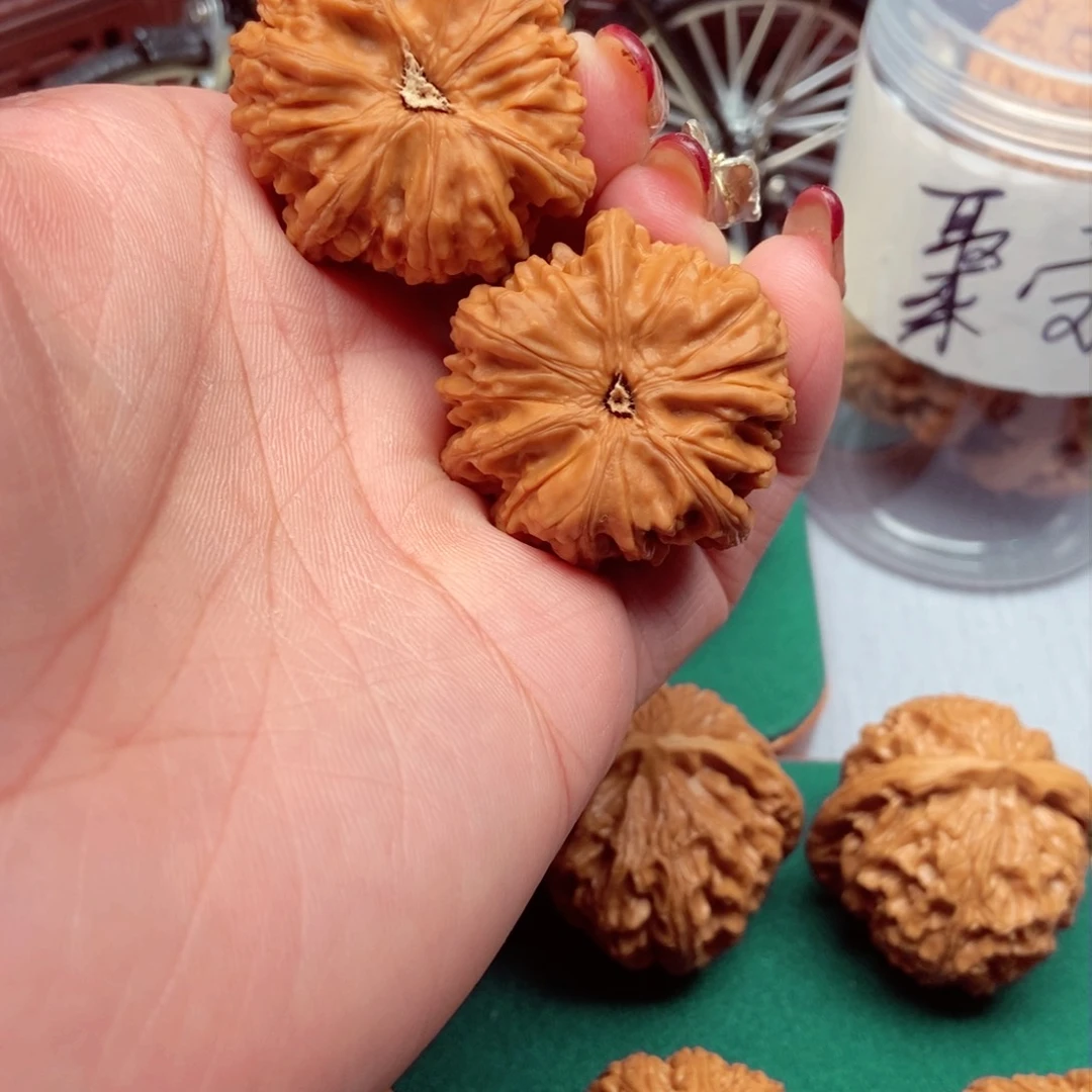 文玩核桃吊坠壹*三菱全36