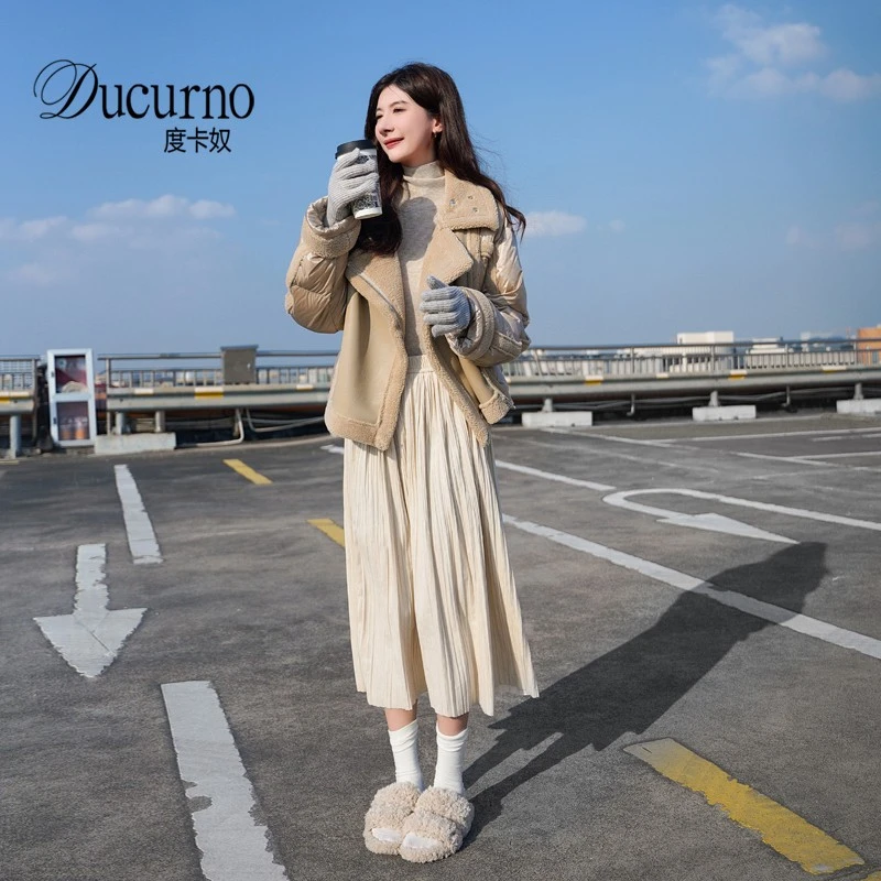 时尚皮毛拼接高级感羽绒服女款2026冬季新款设计感小个子保暖外套