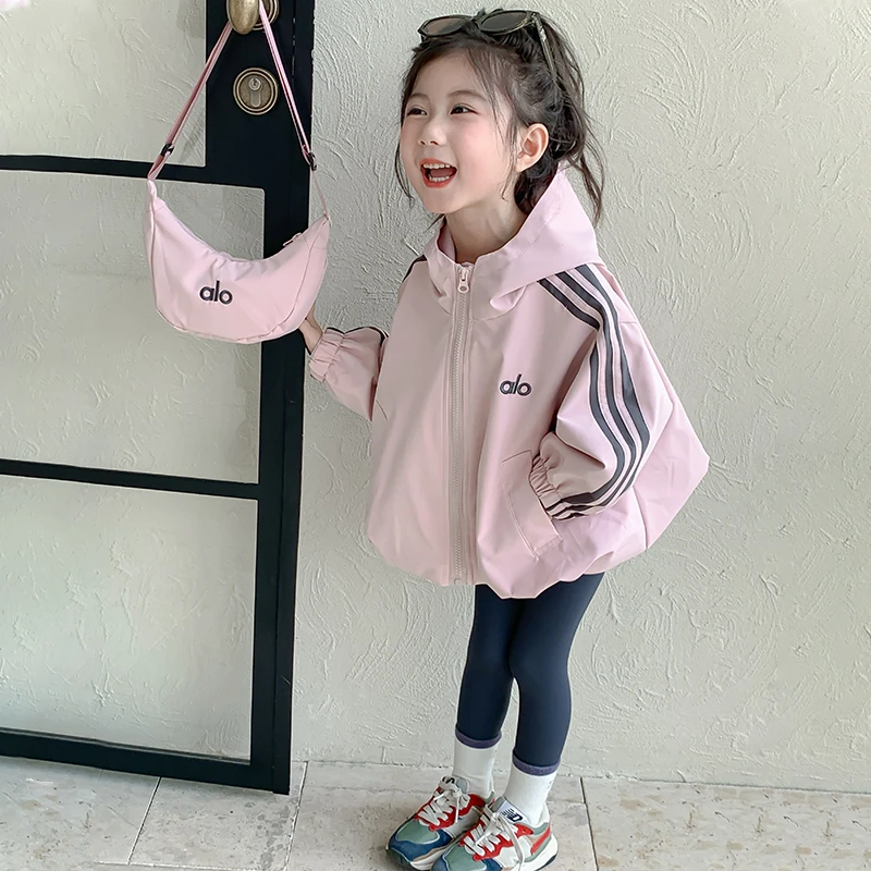 女童春秋外套2025新款儿童冲锋衣洋气休闲宝宝小女孩秋装连帽上衣