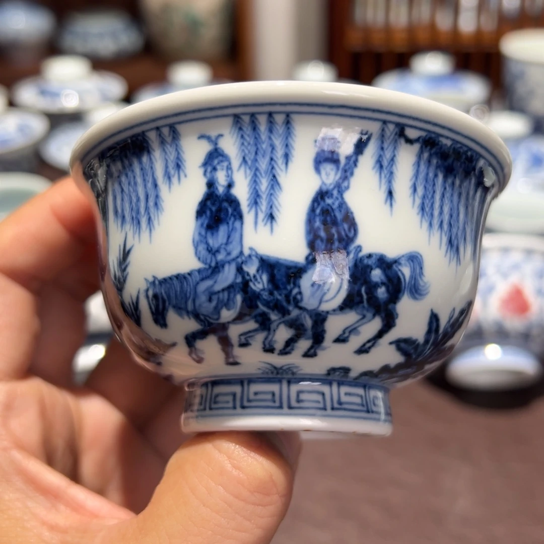精品青花昭君出塞图压手杯口径约9.3厘米