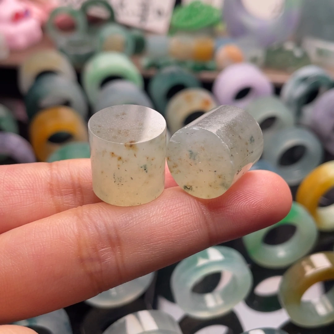 定制翡翠未镶嵌  黑红锦鲤 15+（单个）