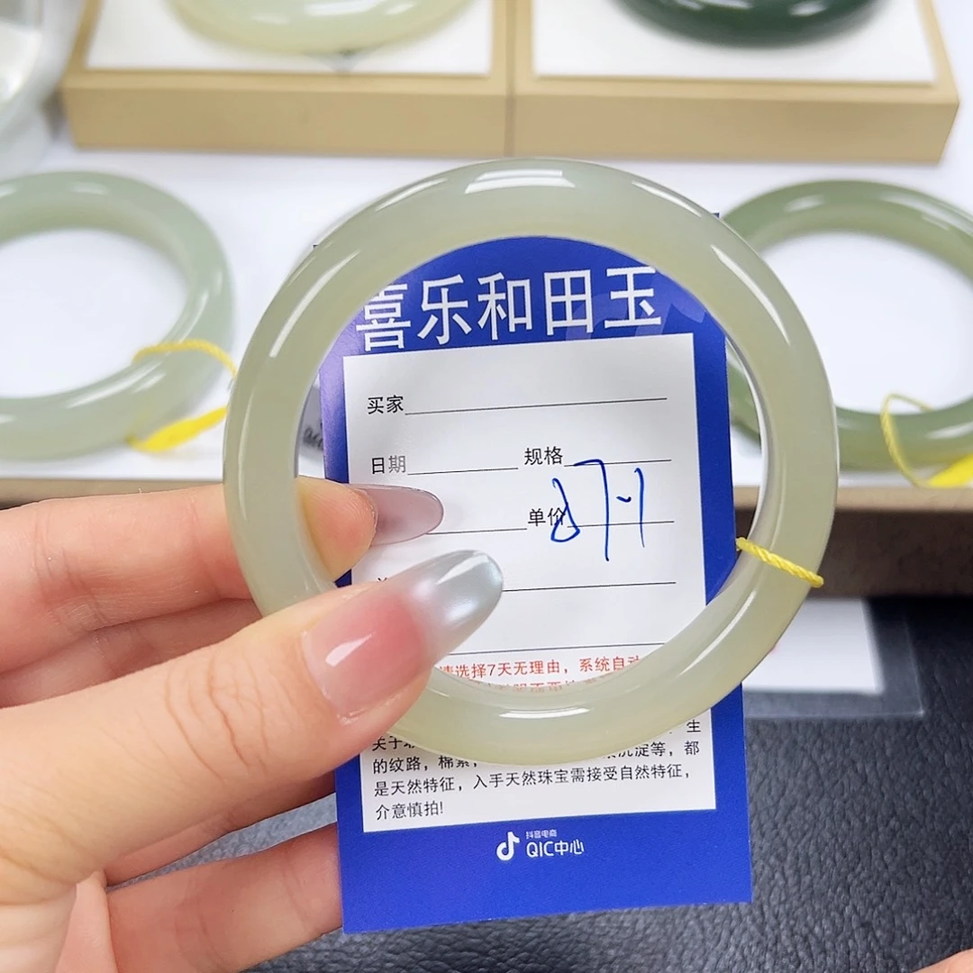 和田玉未镶嵌手镯