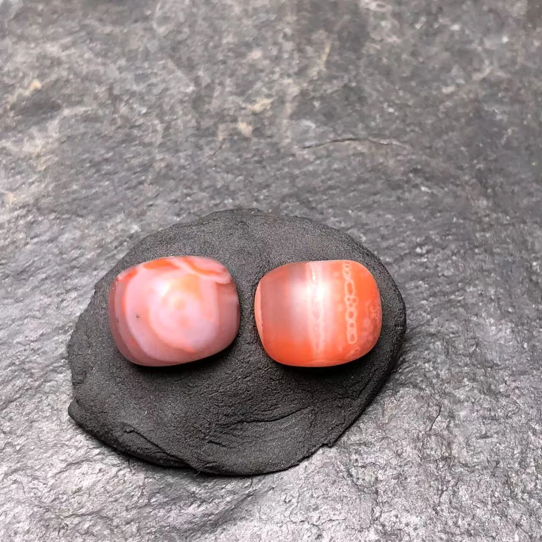 川料南红玛瑙手工打磨老型对珠高8.4直径10.3毫米，无裂