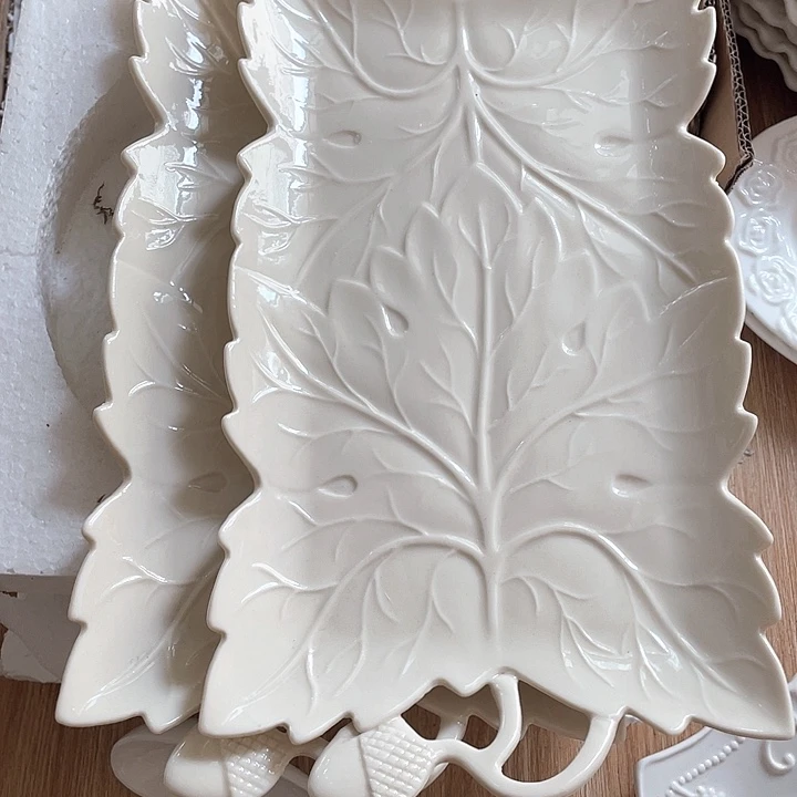 茉***香白瓷奶油色草莓盘子缺瓷瑕疵