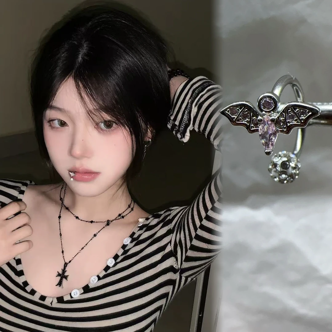 钛钢耳饰  爆闪镶钻蝙蝠唇环泥巴球马蹄环c环唇钉ins辣妹穿刺饰品