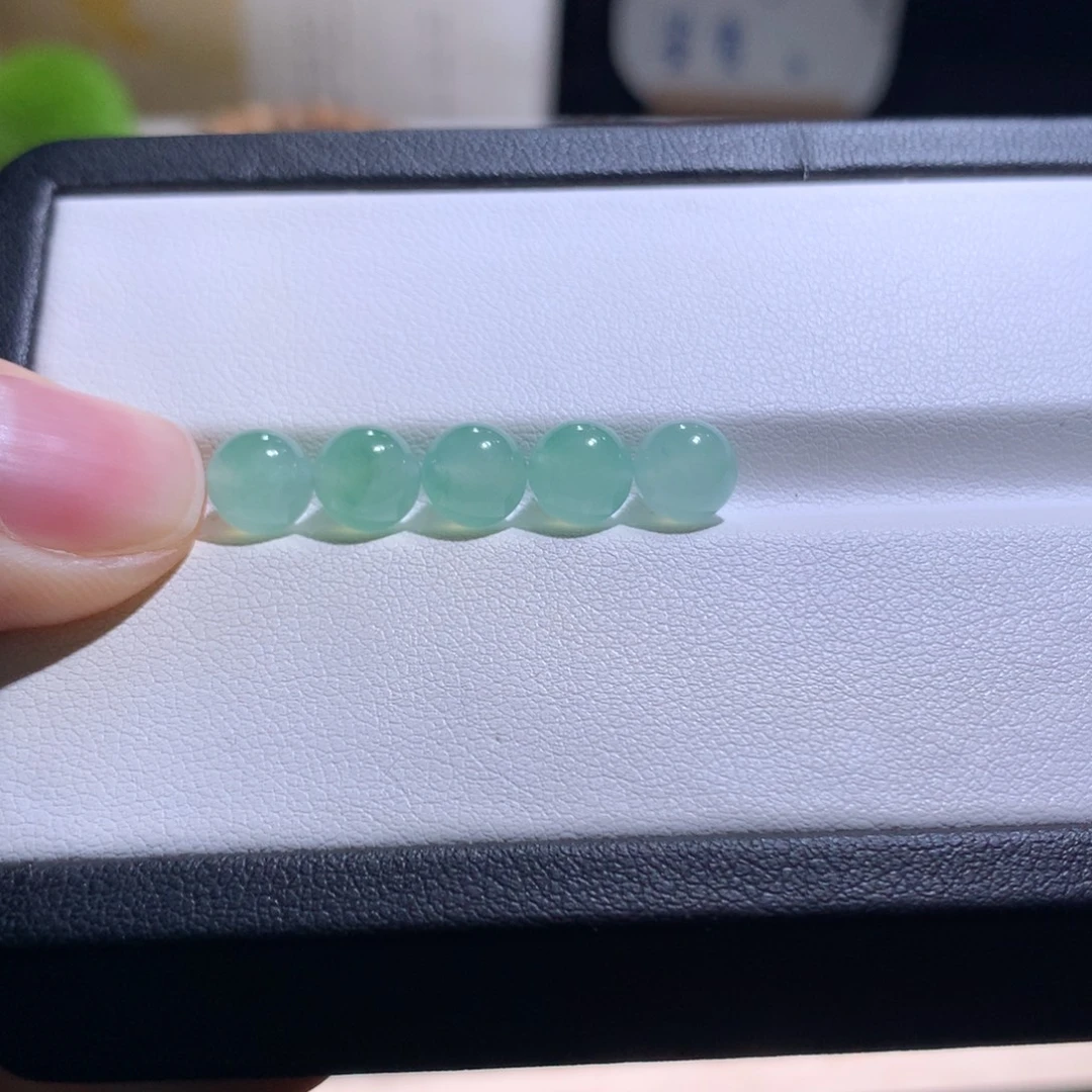 翡翠散珠甜绿发其一卡7左右