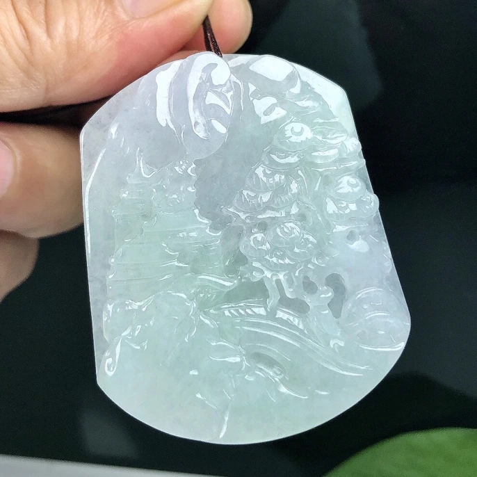 缅甸天然翡翠A货，冰润细腻山水牌吊坠有纹裂冰透正品男女款玉挂坠