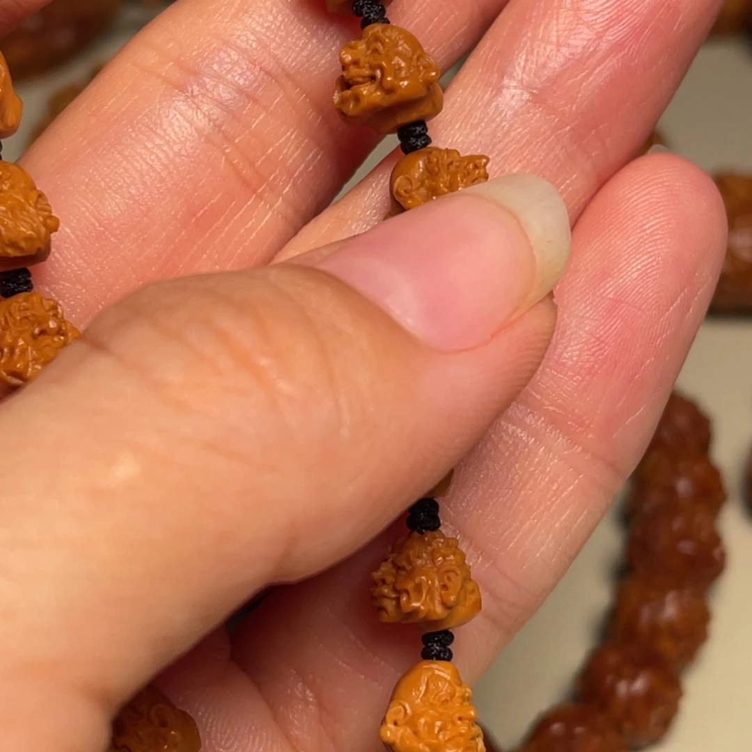 裴***生橄榄核手串/手链橄榄石及橄榄绿宝石镶嵌其间
