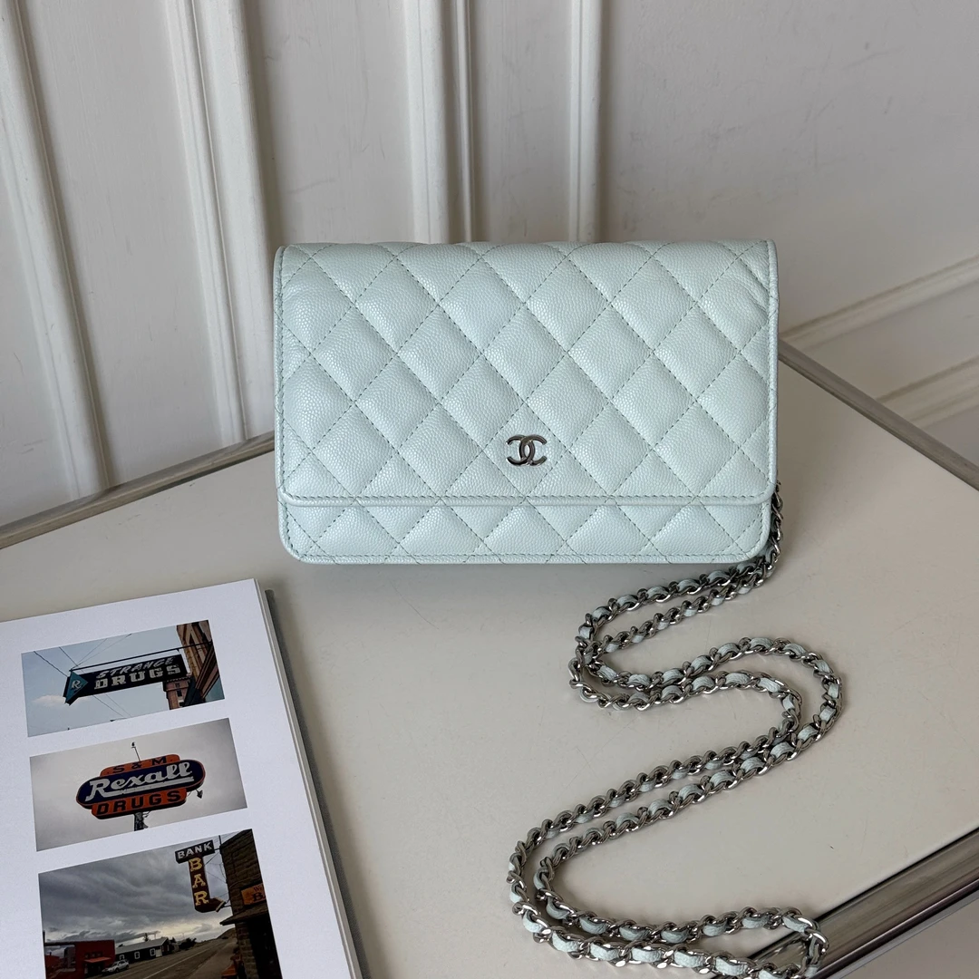 95新 Chanel/香奈儿 Azul-21K浅蓝色银扣荔枝皮woc斜挎包  46479