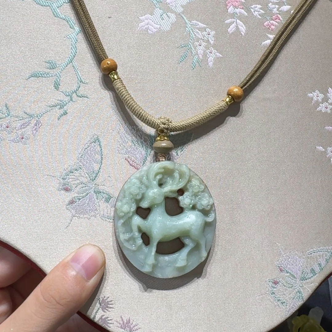 隐***隐蛇纹石玉未镶嵌颈饰
