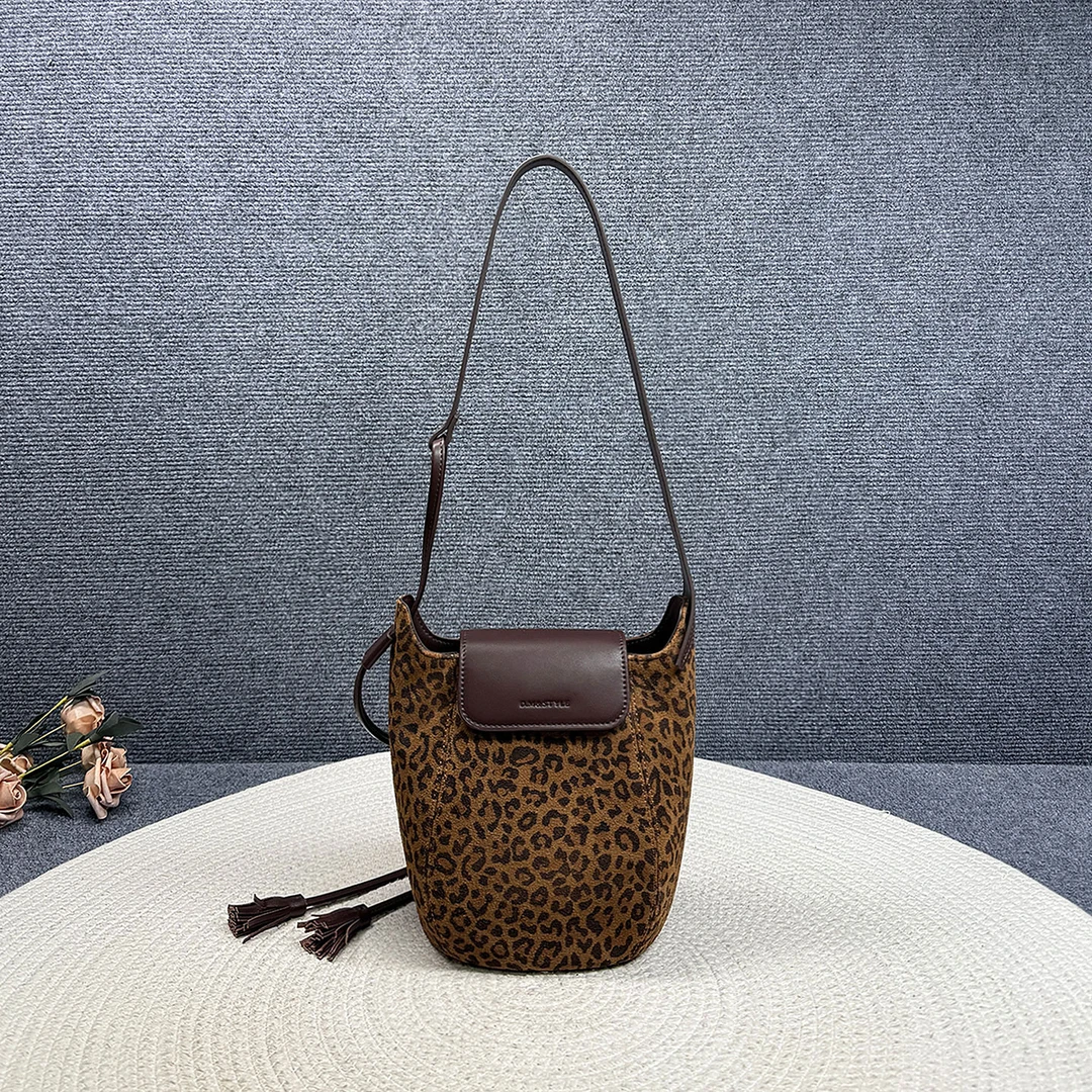 牛反绒豹纹水桶包2025秋季新款女包休闲时尚百搭单肩斜挎牛皮包包
