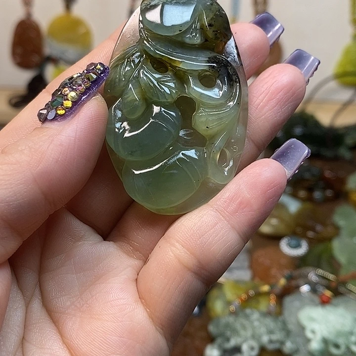 蛇纹石玉吊坠未镶嵌