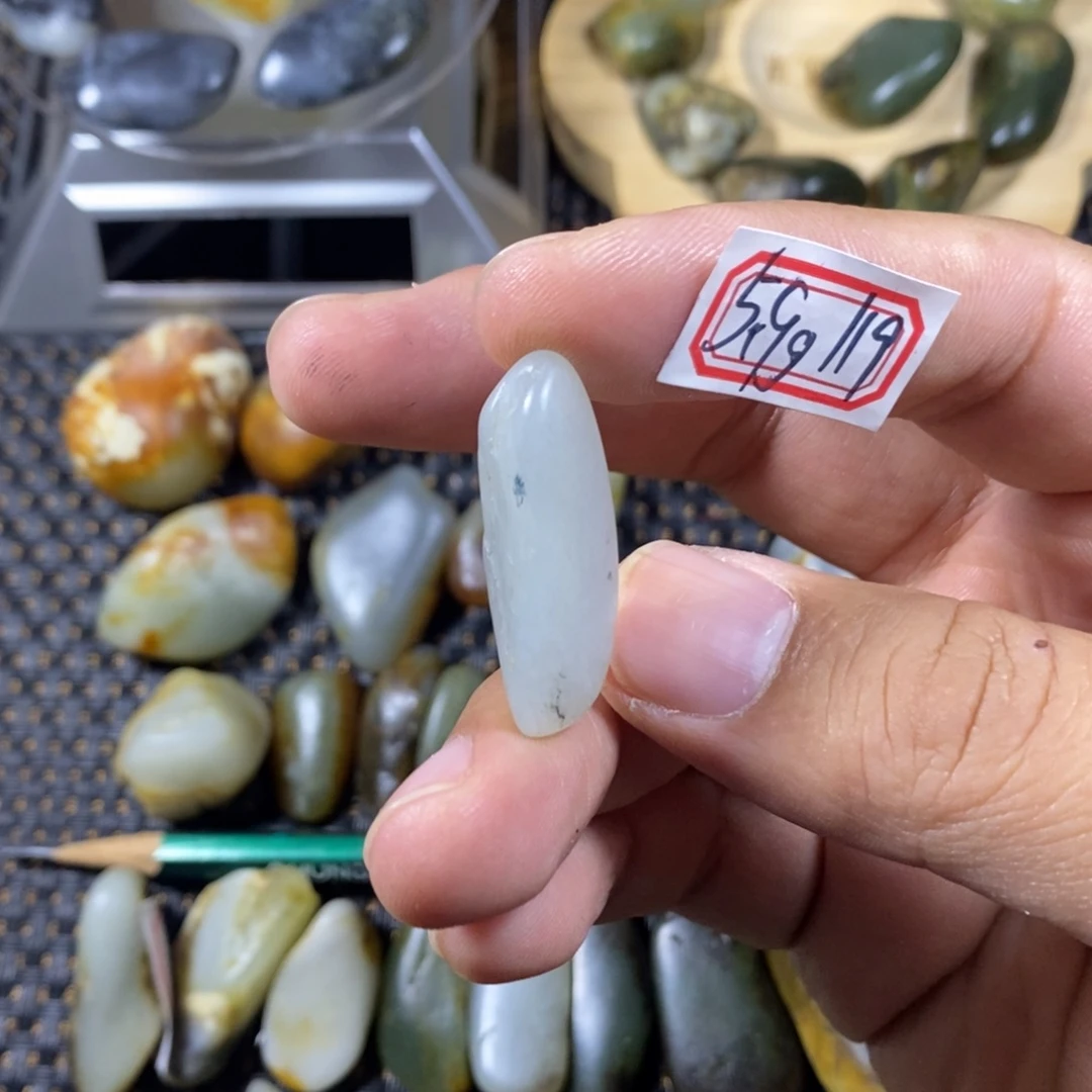 和田玉（糖玉）未镶嵌挂件