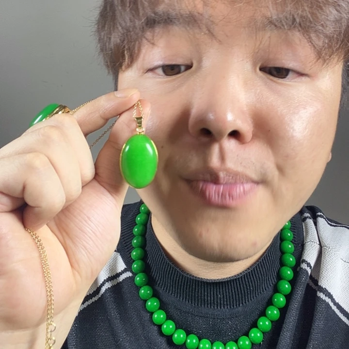 颈饰未镶嵌翡翠鸽子蛋吊坠