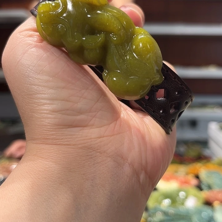 岫玉未镶嵌毛衣链