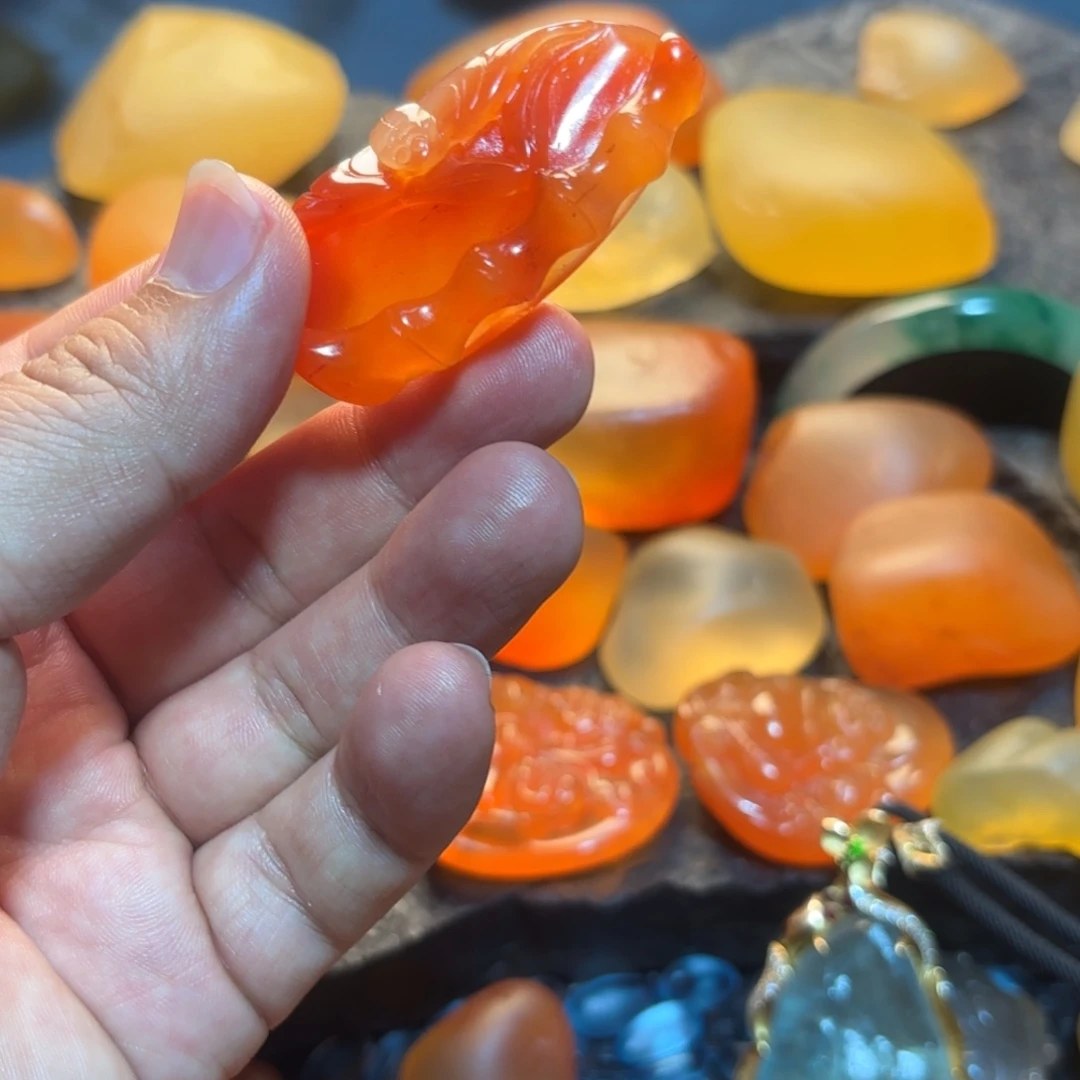 我***憨石英岩玉挂件未镶嵌