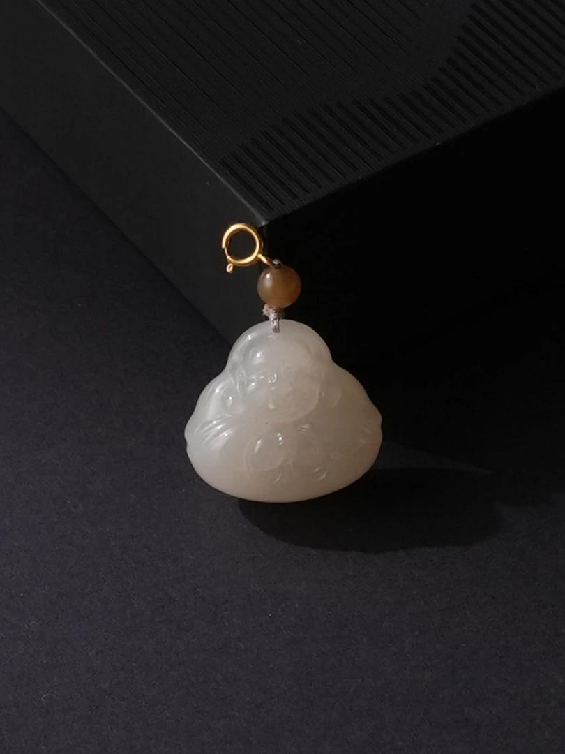 藕粉和田玉抱抱佛吊坠(赠s925镀金过渡链)