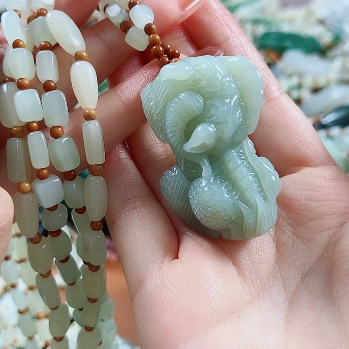 和田玉未镶嵌颈饰