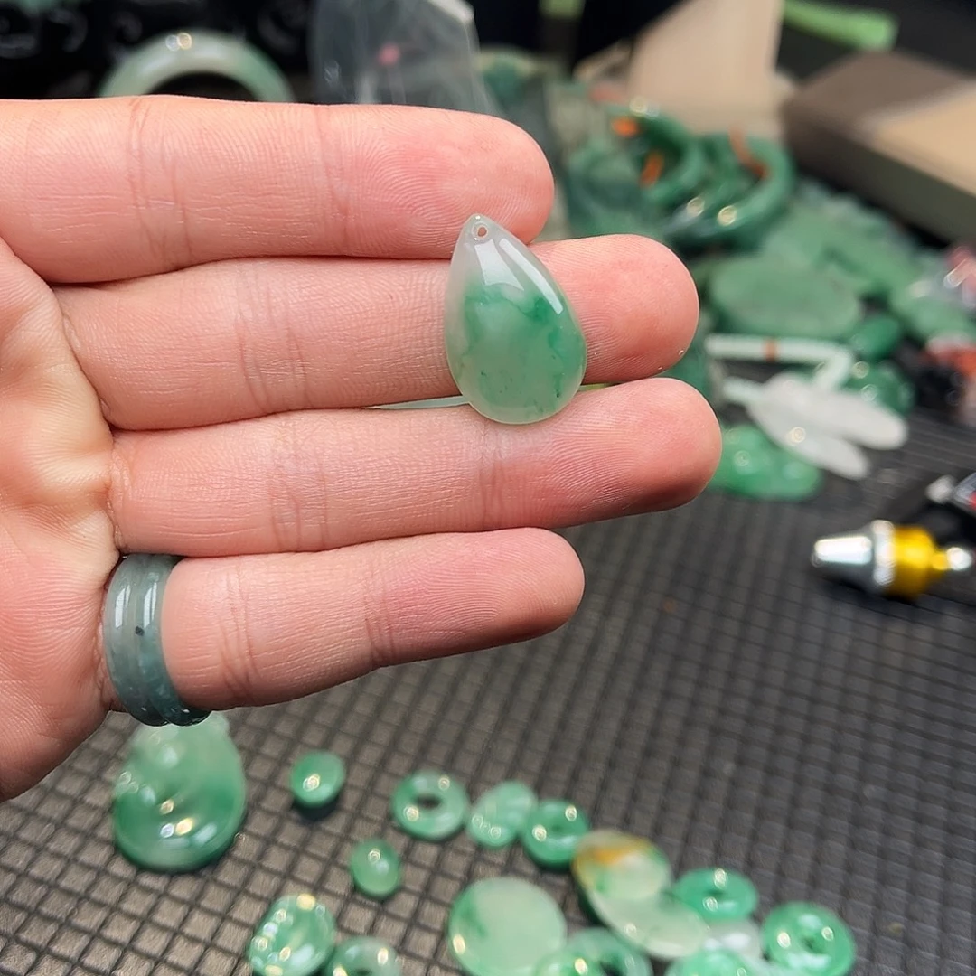 石英质玉（非洲翠）未镶嵌手链