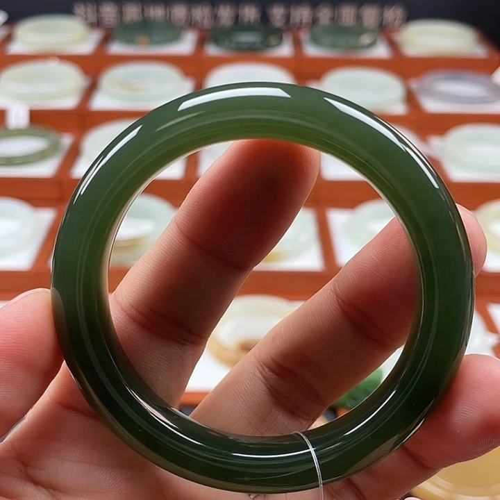 和田玉手镯未镶嵌冰湖水